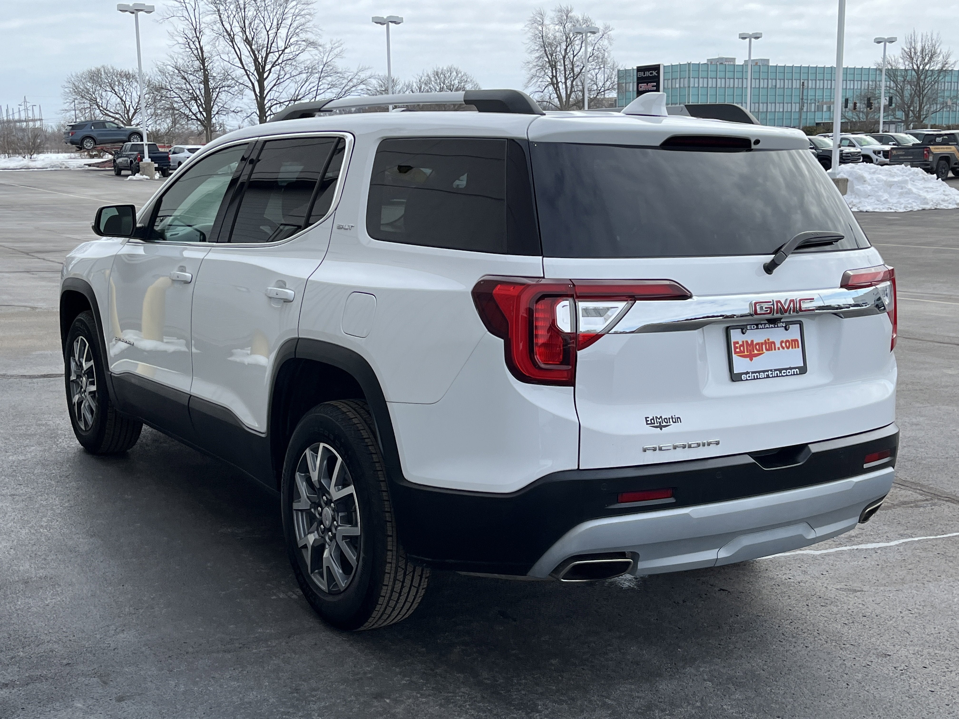 2023 GMC Acadia SLT