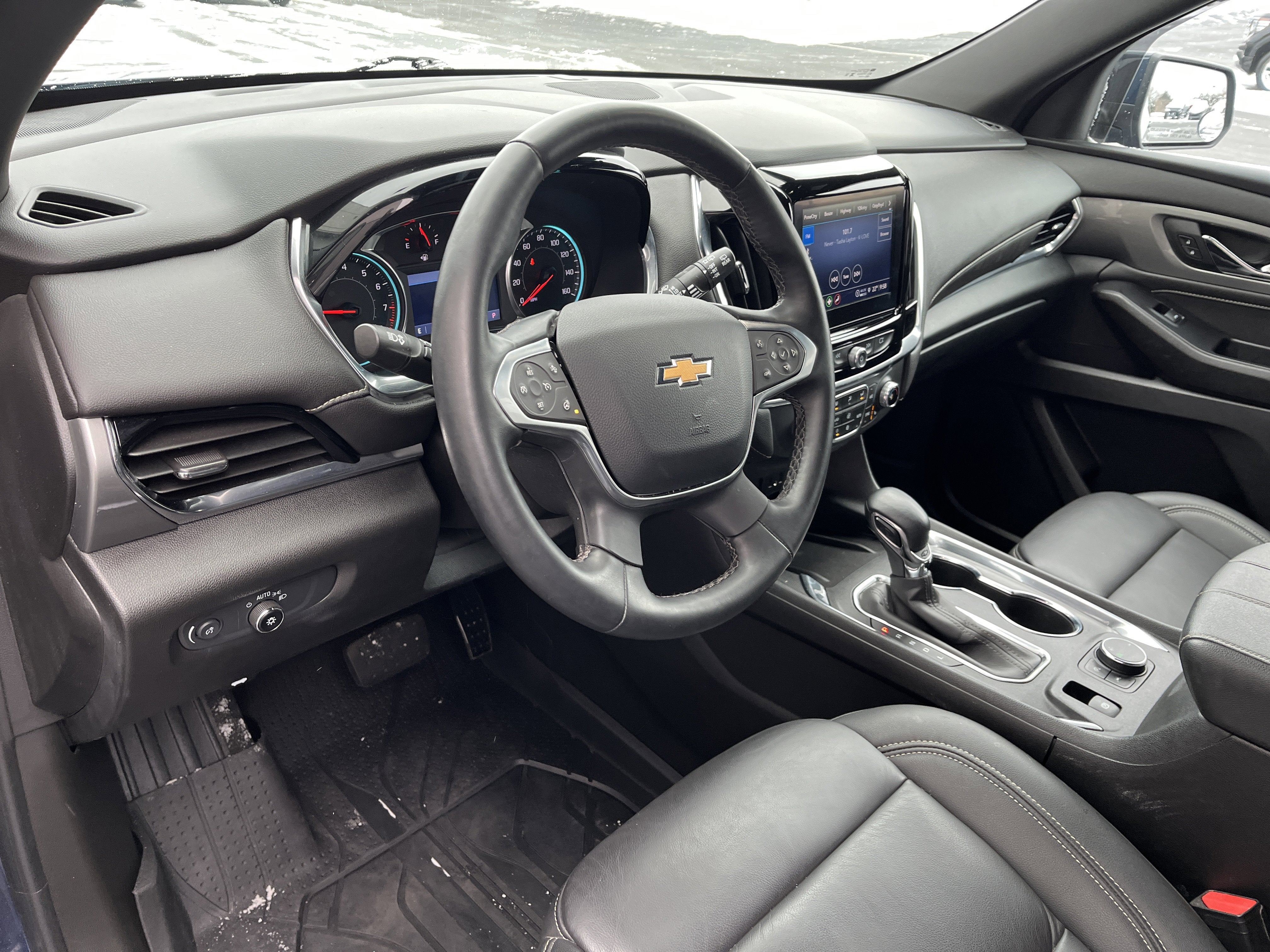 2023 Chevrolet Traverse LT Leather