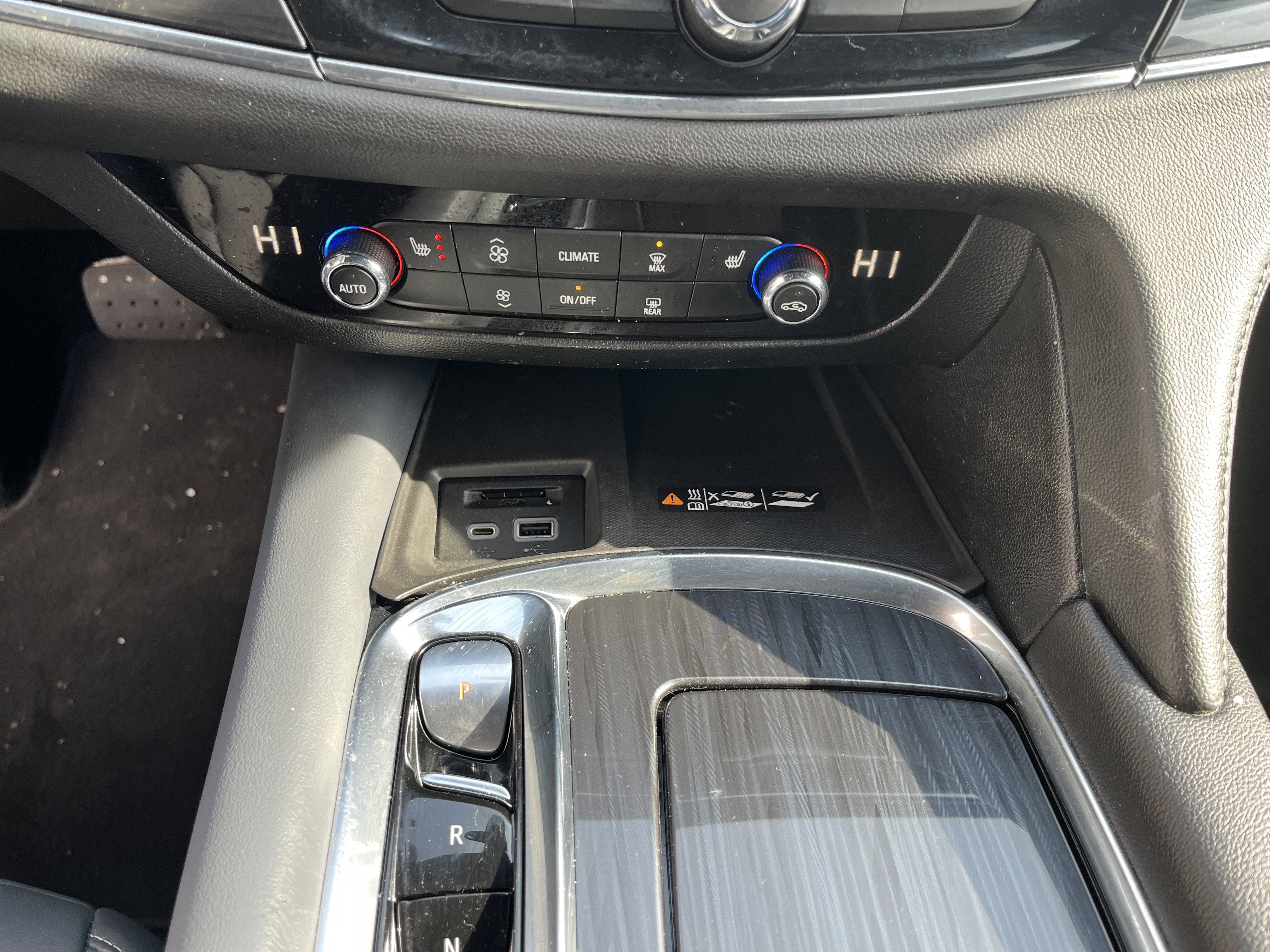 2023 Buick Enclave Essence