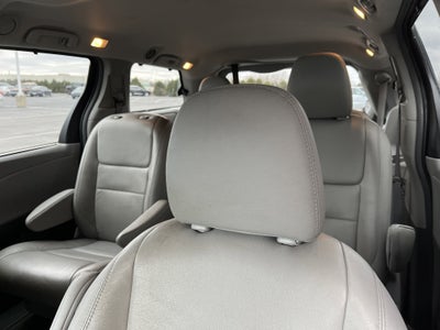 2017 Toyota Sienna XLE Auto Access Seat