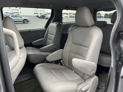 2017 Toyota Sienna XLE Auto Access Seat