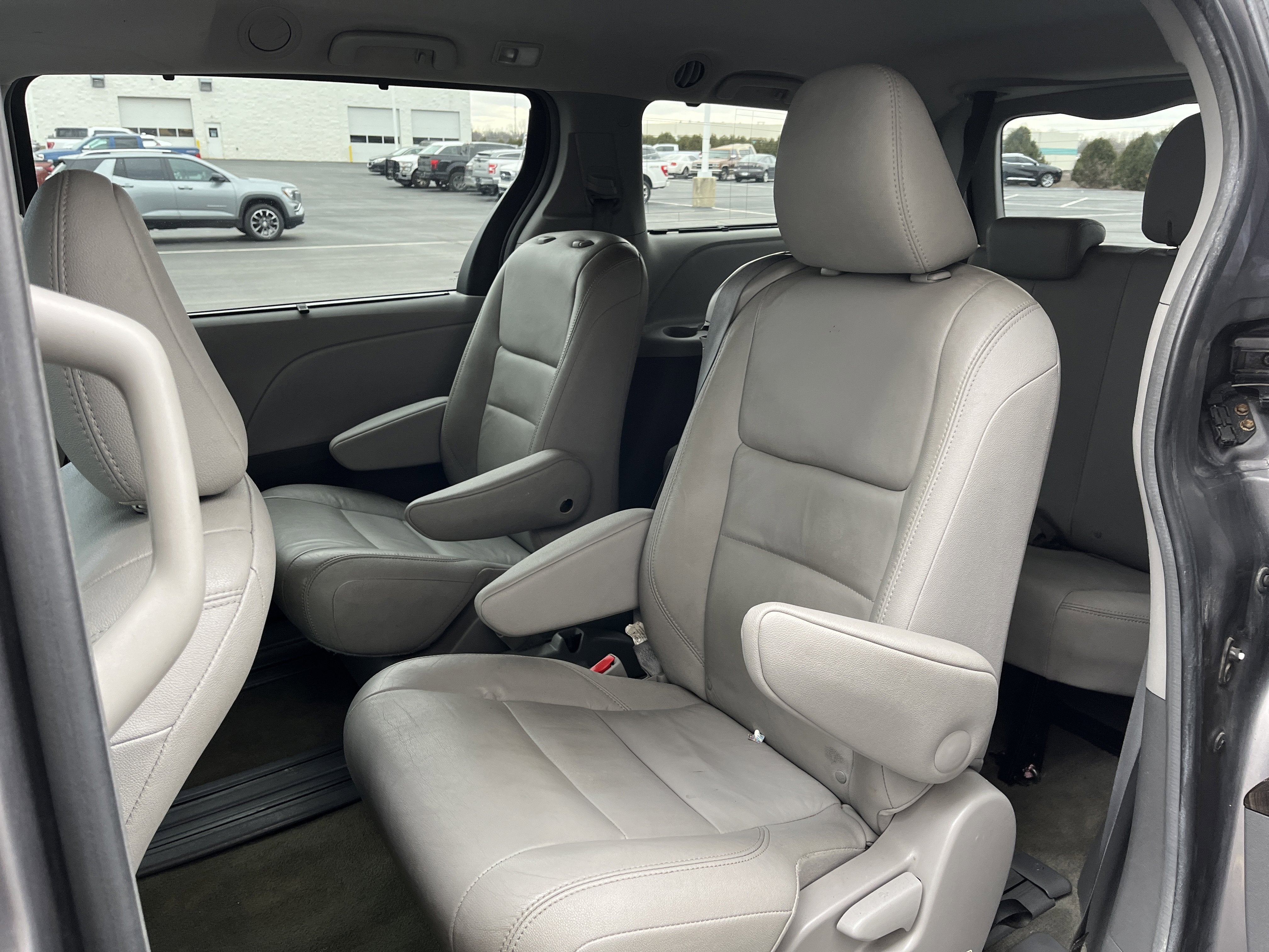 2017 Toyota Sienna XLE Auto Access Seat
