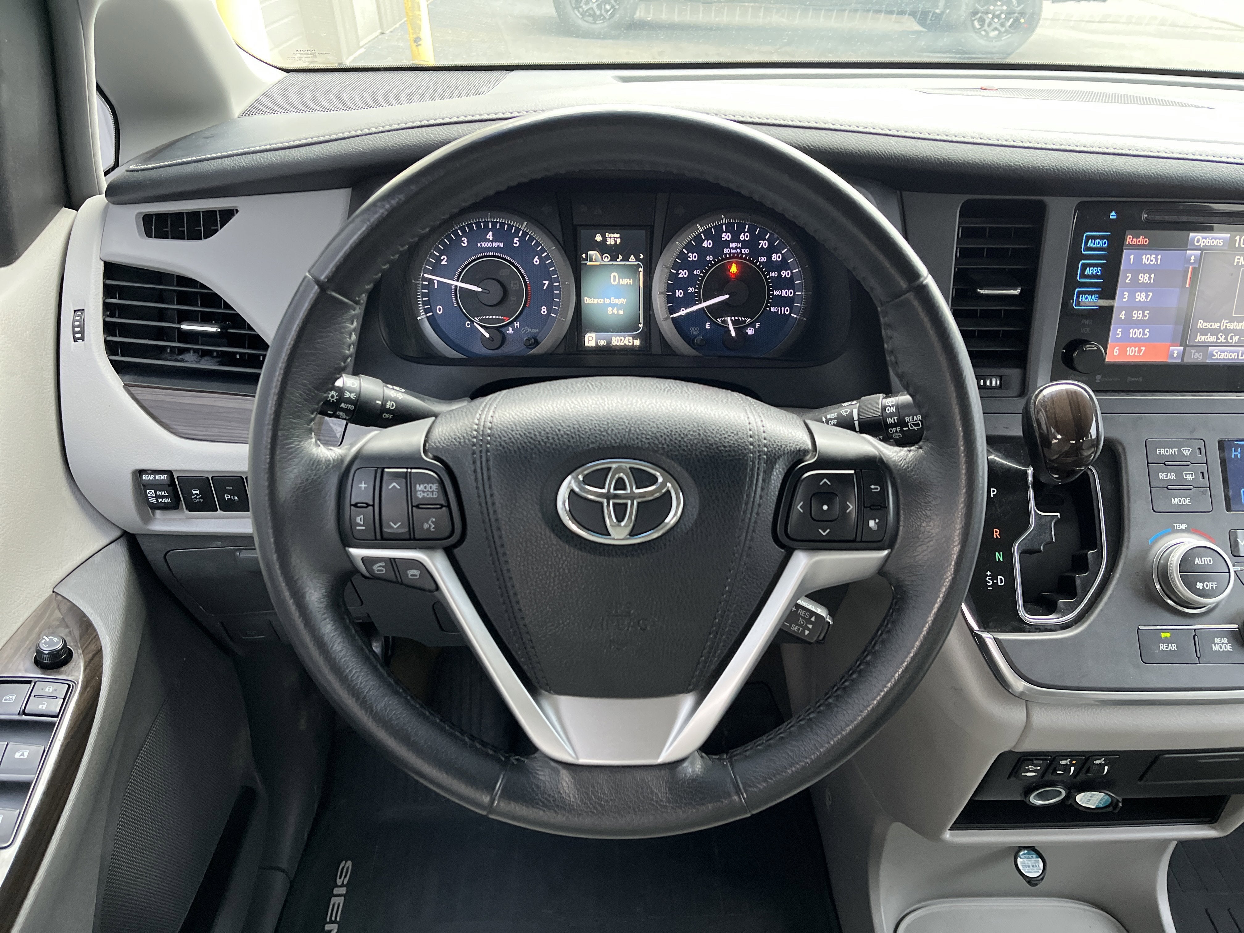 2017 Toyota Sienna XLE Auto Access Seat