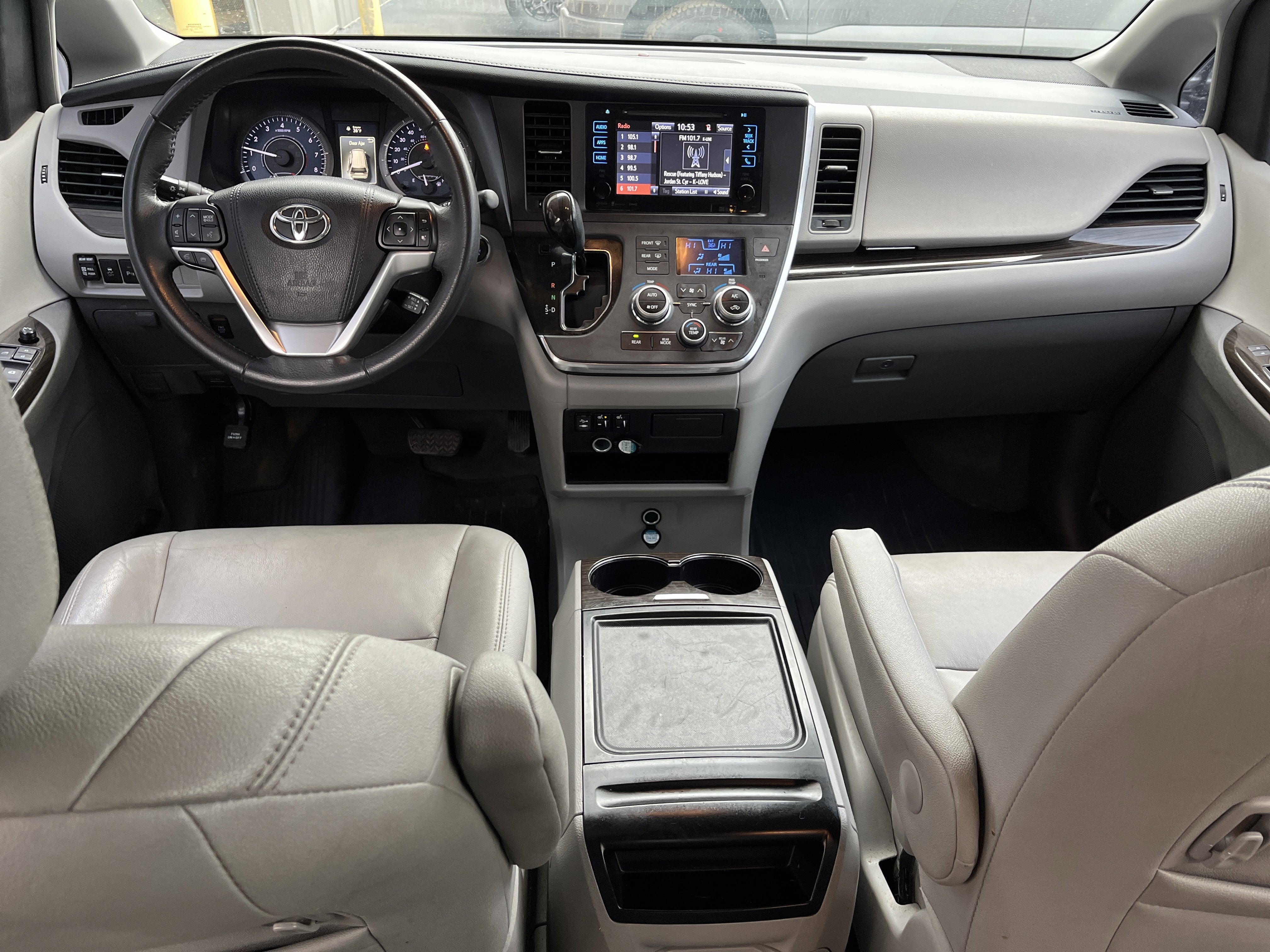 2017 Toyota Sienna XLE Auto Access Seat