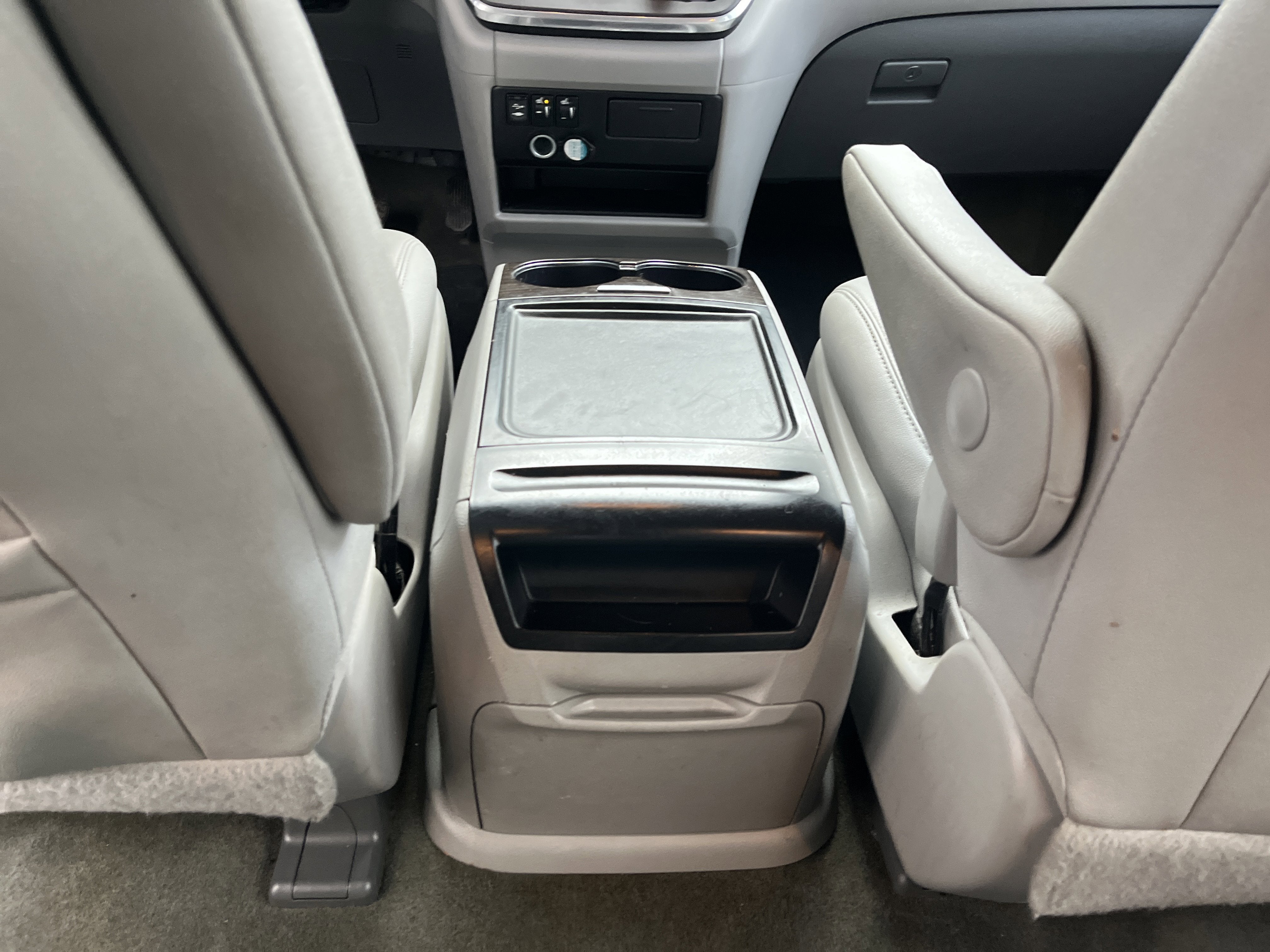 2017 Toyota Sienna XLE Auto Access Seat