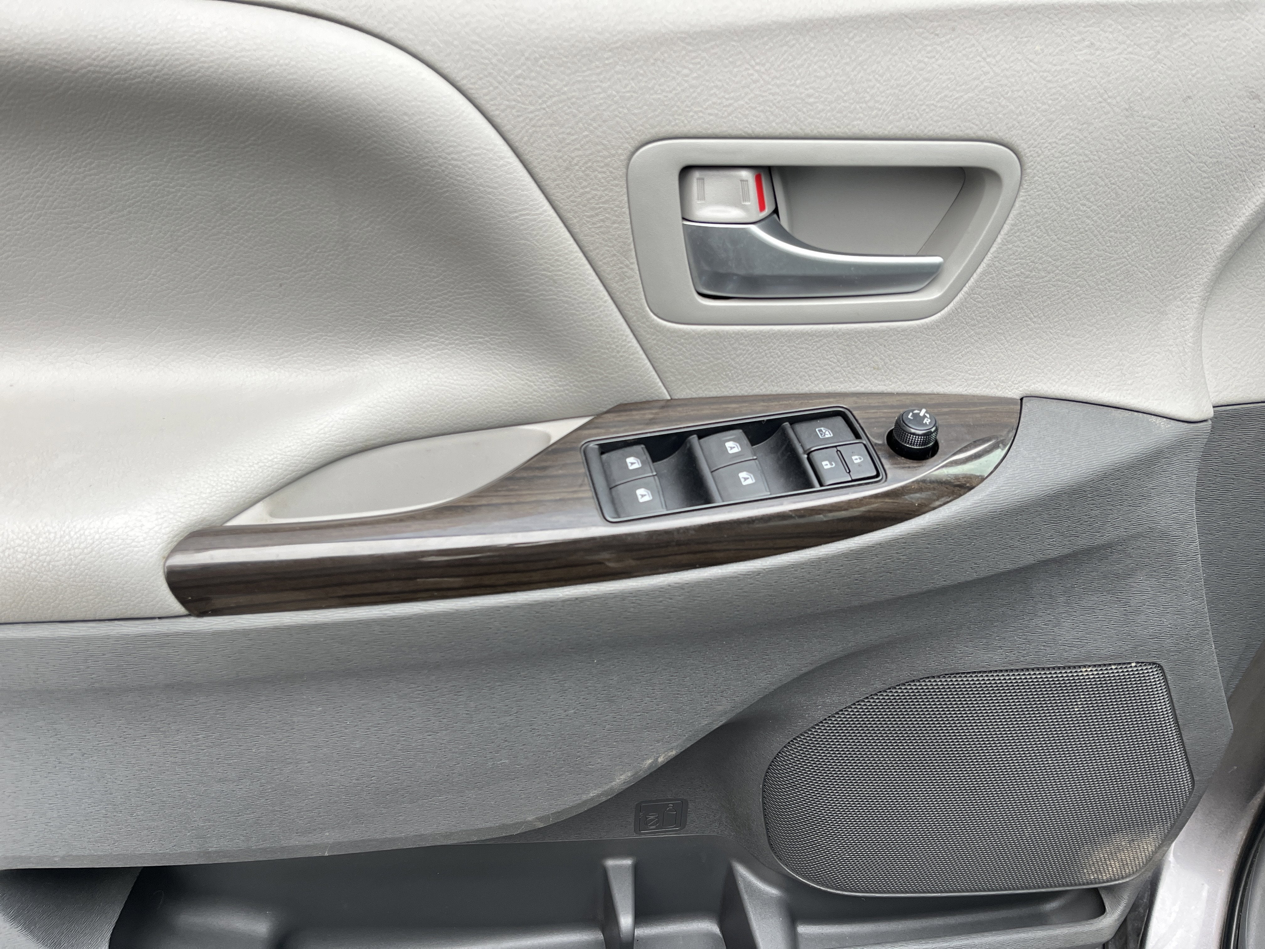 2017 Toyota Sienna XLE Auto Access Seat