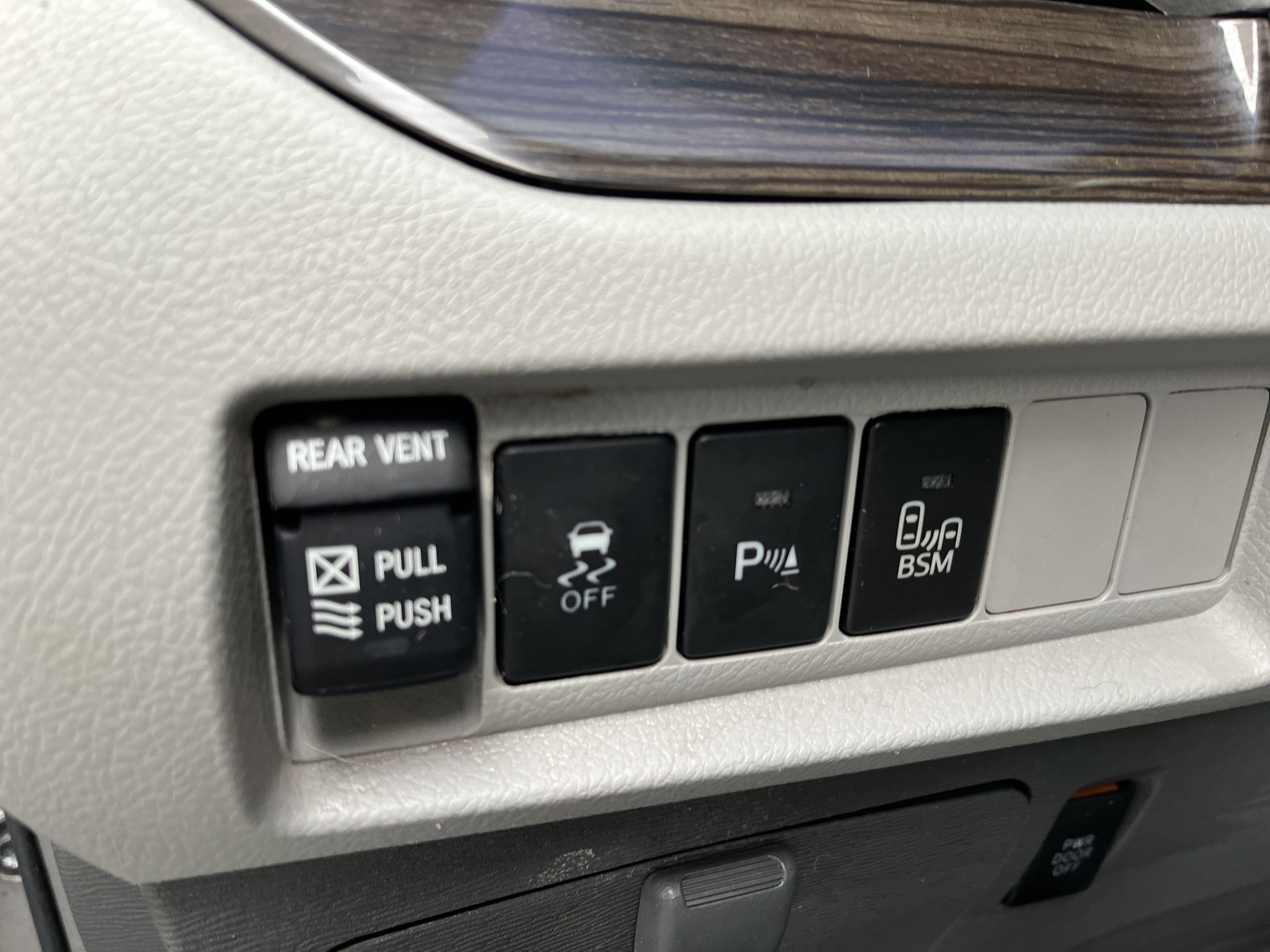 2017 Toyota Sienna XLE Auto Access Seat