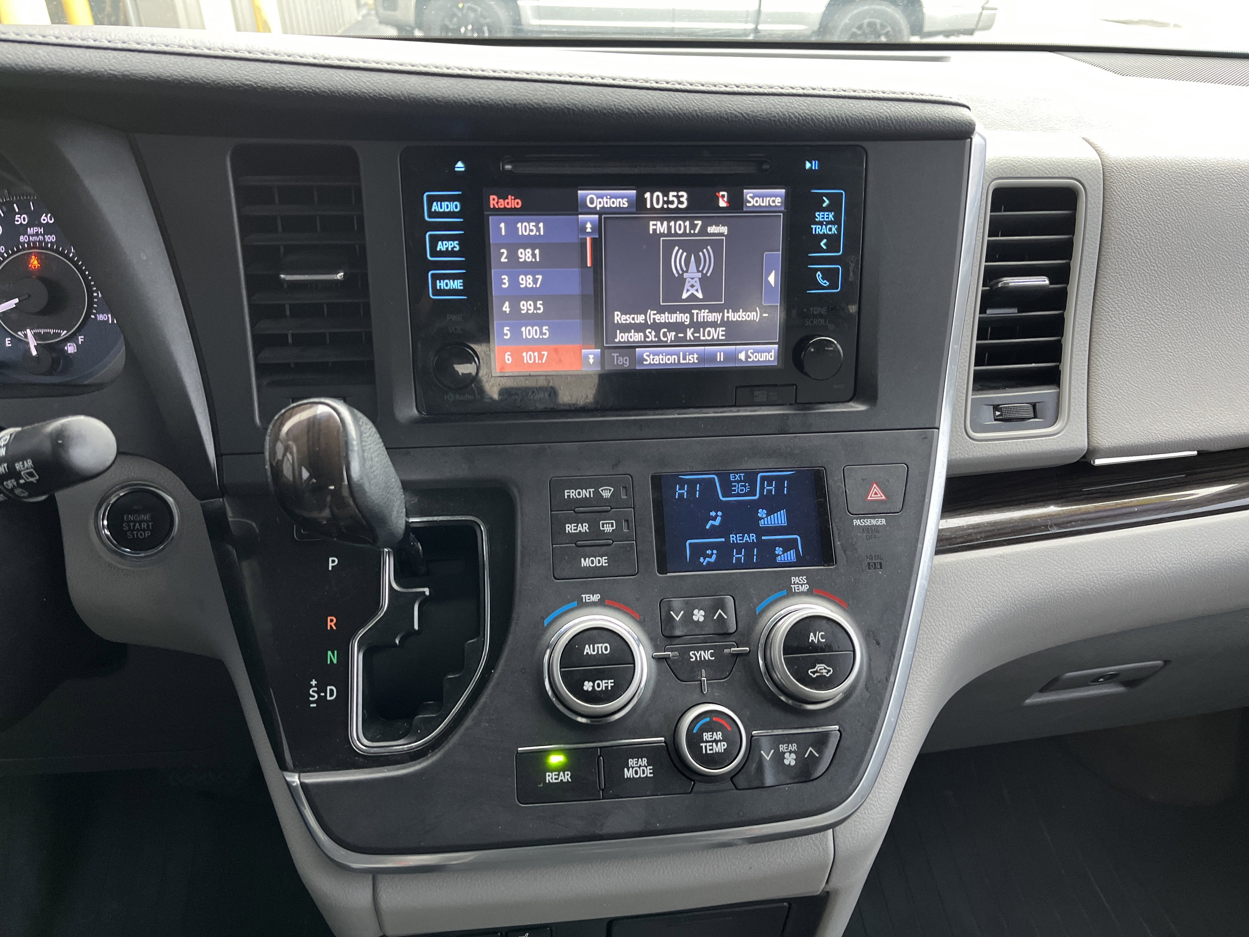 2017 Toyota Sienna XLE Auto Access Seat