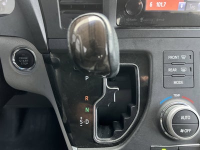 2017 Toyota Sienna XLE Auto Access Seat