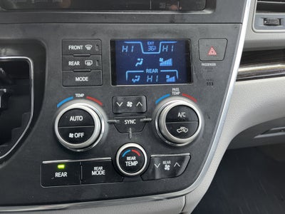 2017 Toyota Sienna XLE Auto Access Seat