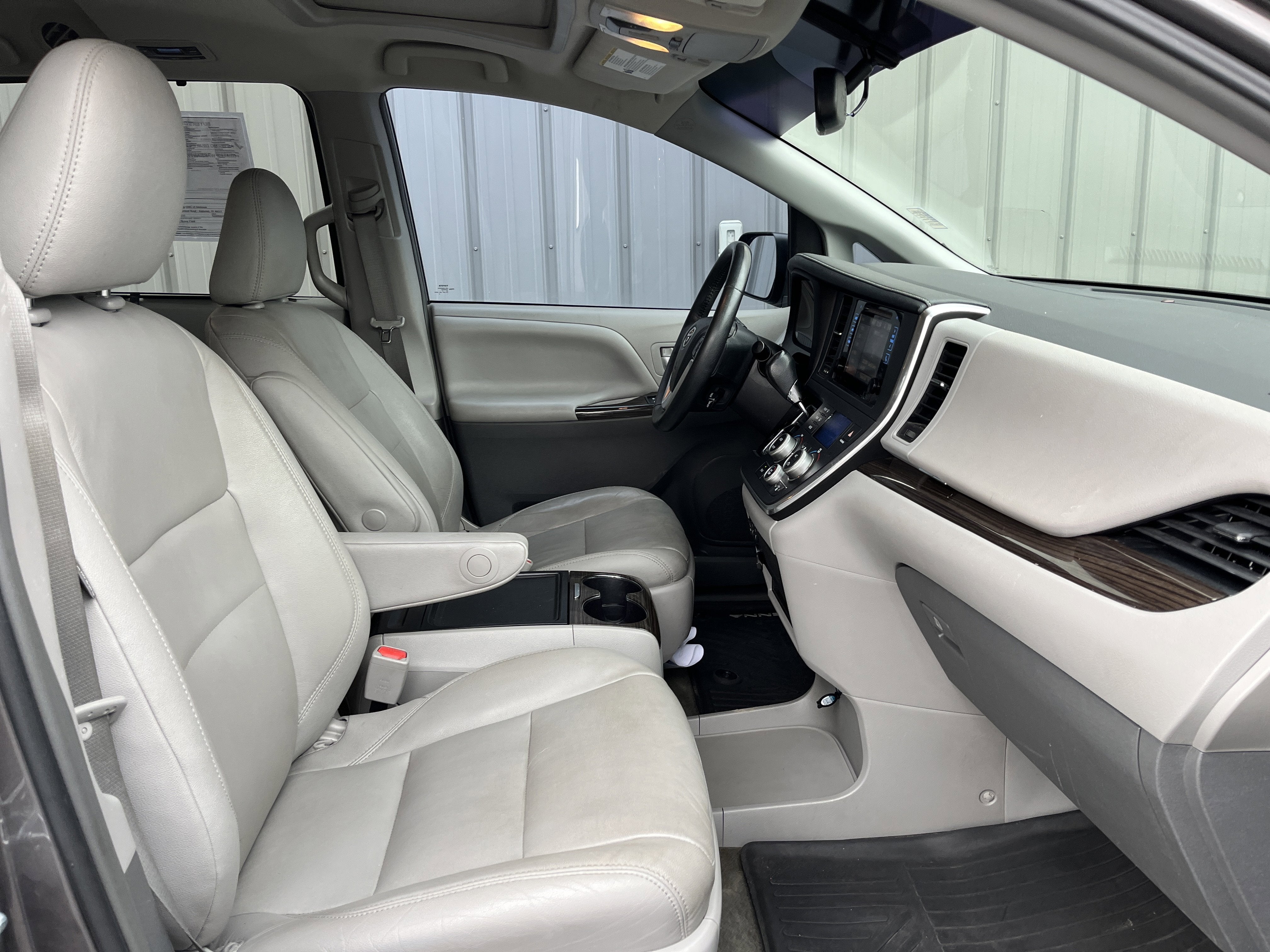 2017 Toyota Sienna XLE Auto Access Seat