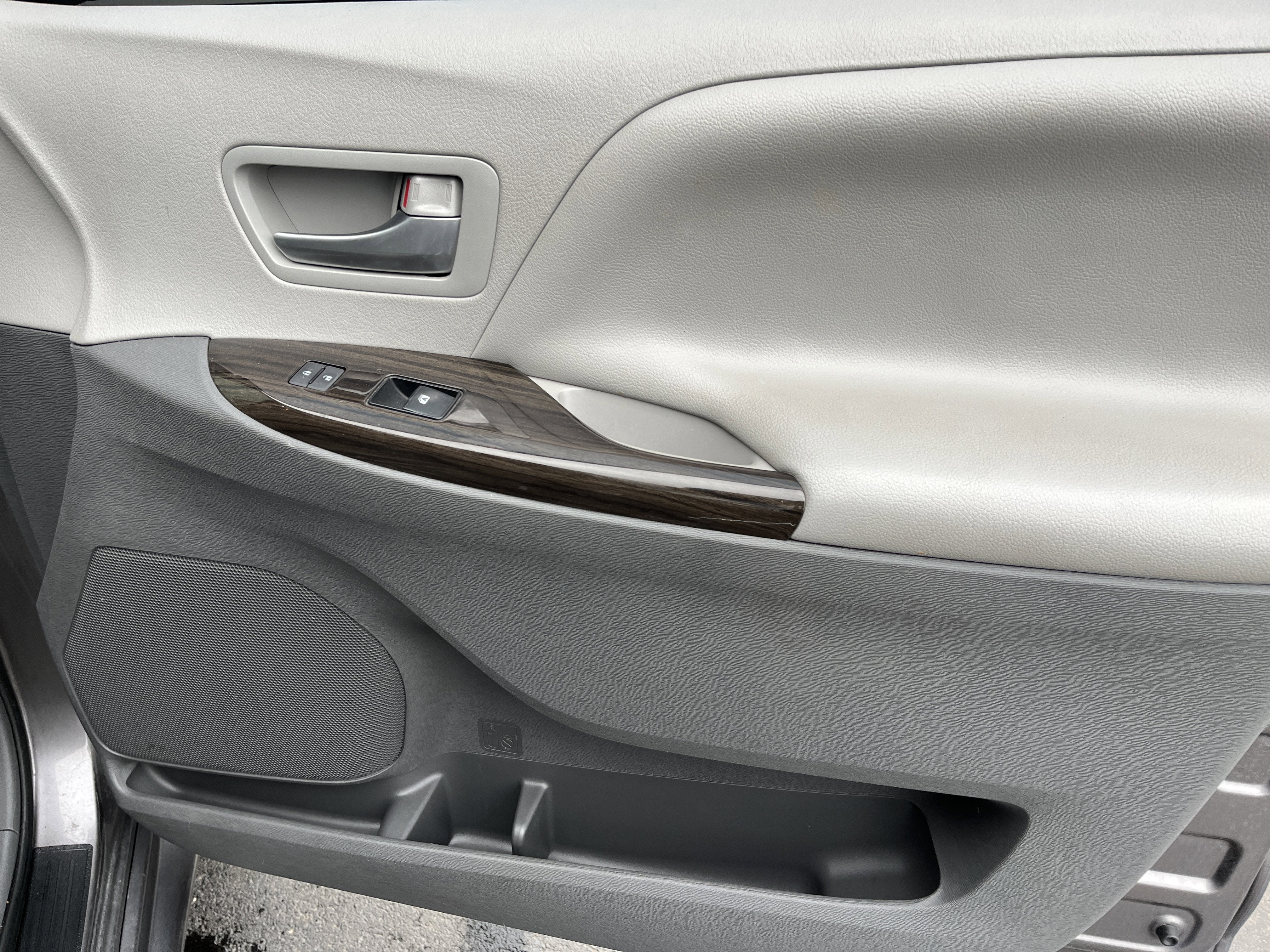 2017 Toyota Sienna XLE Auto Access Seat