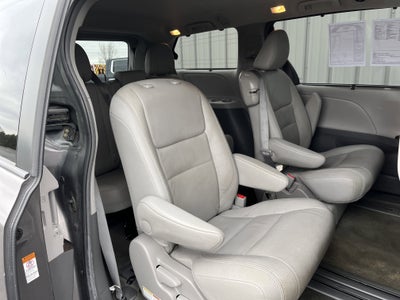 2017 Toyota Sienna XLE Auto Access Seat