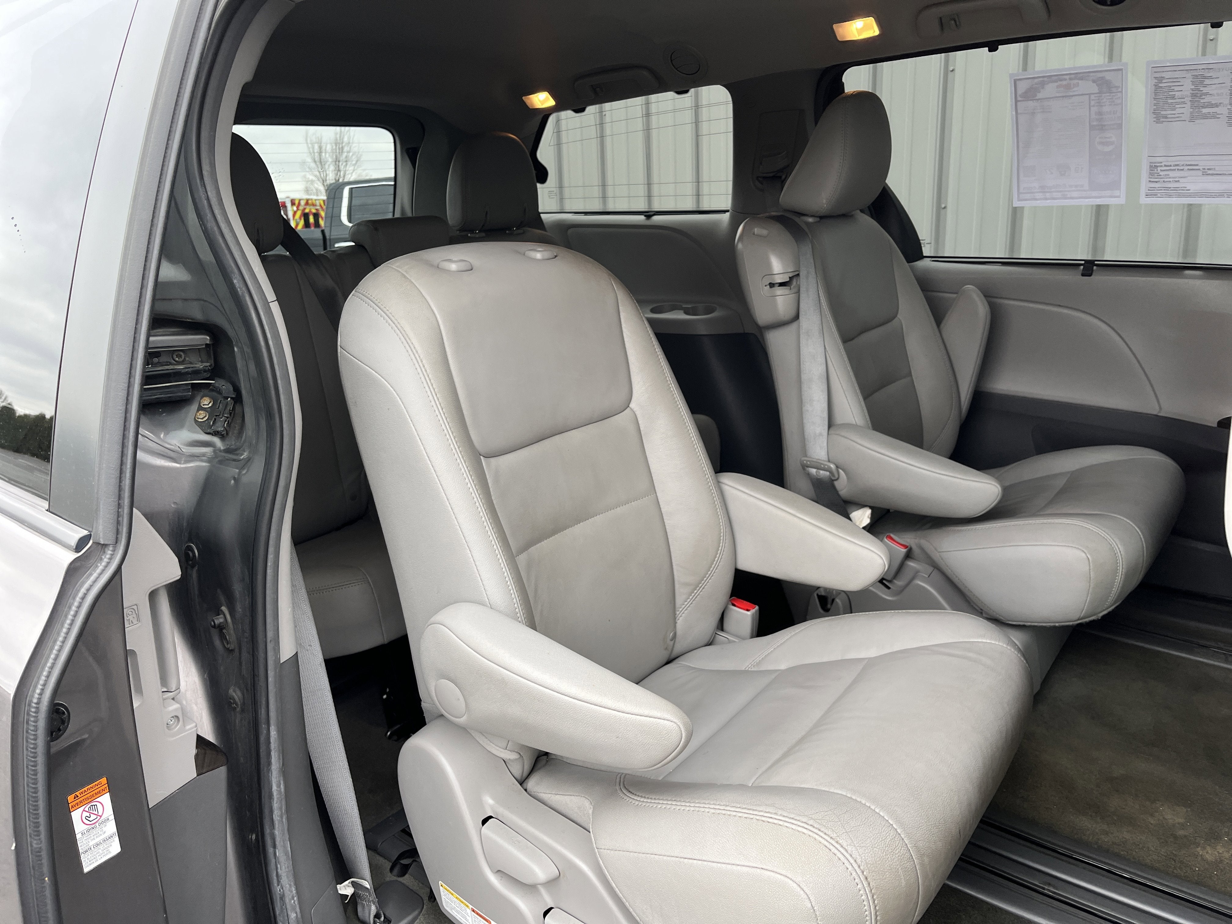 2017 Toyota Sienna XLE Auto Access Seat