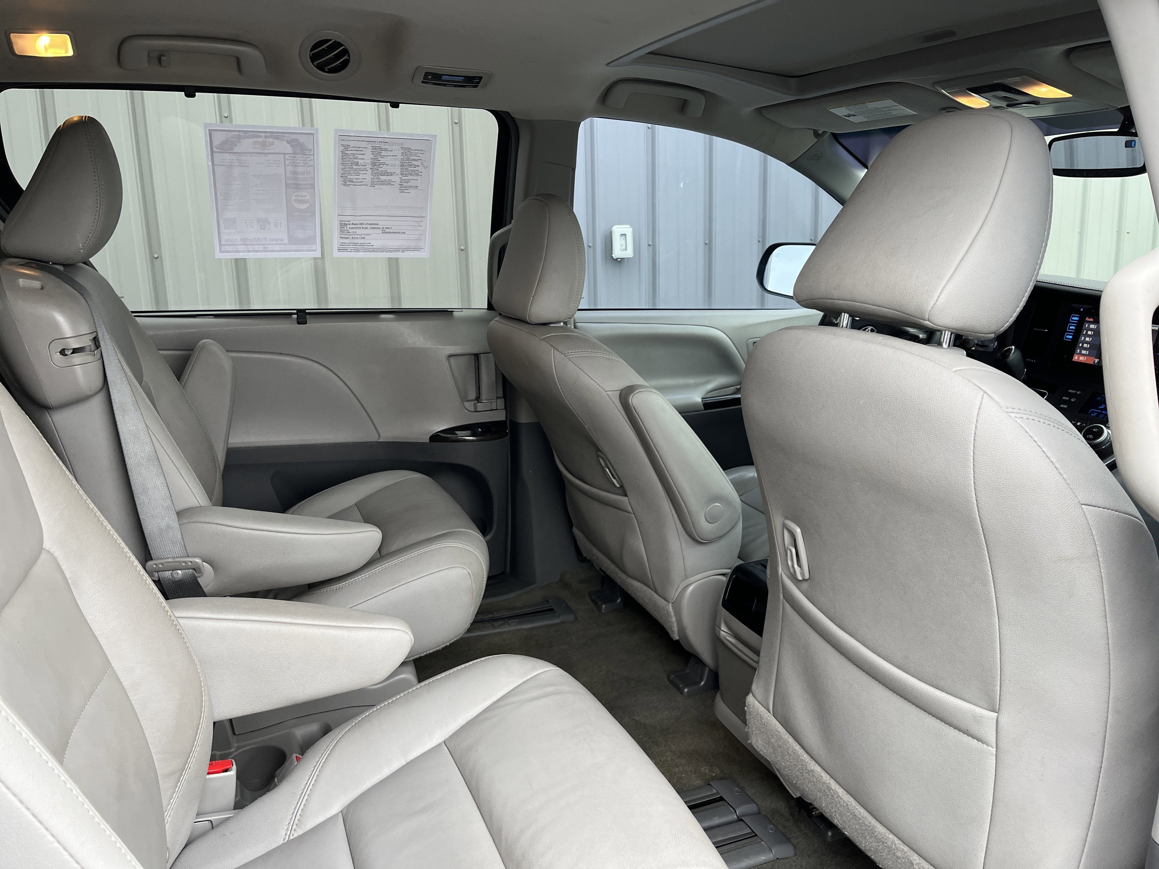 2017 Toyota Sienna XLE Auto Access Seat