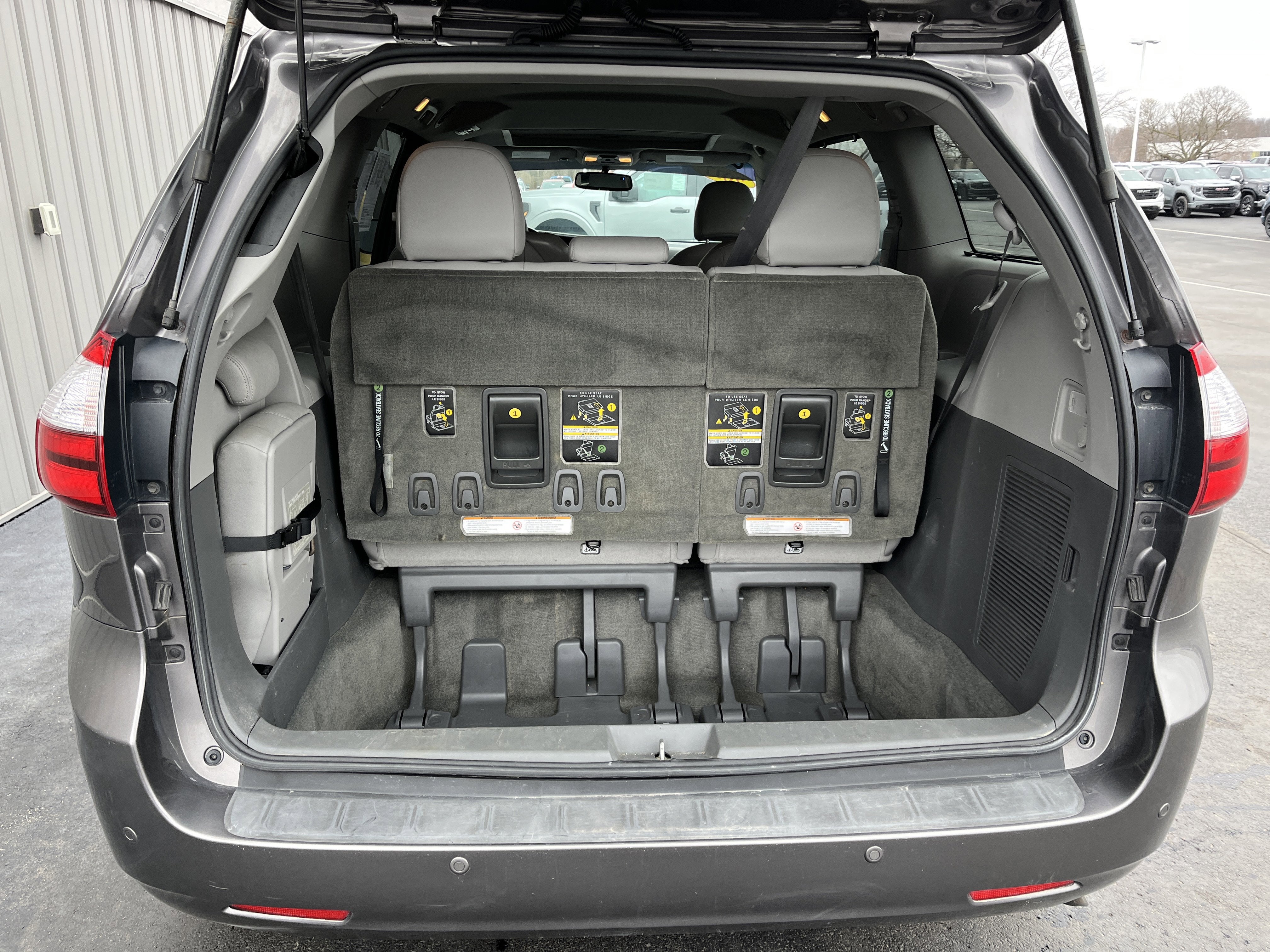 2017 Toyota Sienna XLE Auto Access Seat